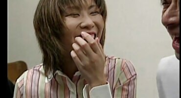 Sexo rápido em pé no banheiro de mulher nua vídeo pornô uma boate pública