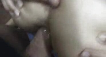 Garota vídeo de mulher pelada pornô cansada de beijar, espancar um cara