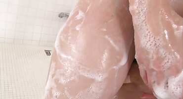 jovem estudante filme de pornô com mulher nua faz fumo