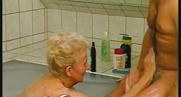 Pornô em grupo-loira videos caseiros de mulheres nuas com dupla e gozada