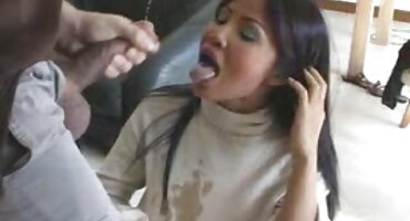 Sentando no anal mulher pelada fazendo filme pornô na BBC Mandingo 2