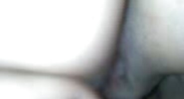 Menina filme pornô da mulher pelada ordenha esperma, lubrifica strapon e fode beijo de homem no cuzinho