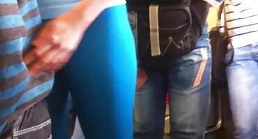 Jovem sequestra uma vídeo pornô de mulher nua bela mulher mais velha para fazer sexo