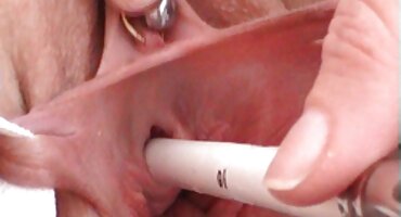 Morena de 18 anos tem Hímen quebrado e vídeo de pornô de mulher pelada gozada na boca