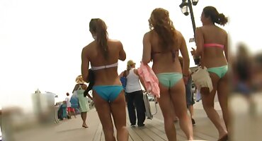 Jovens porno mulheres nuas lésbicas bombam a bunda com leite