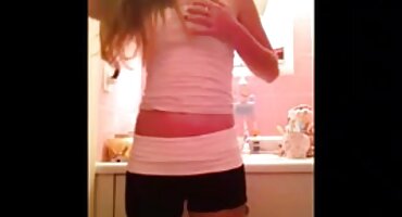 Erótico Solo mulher pelada vídeo pornô realizado por uma jovem morena