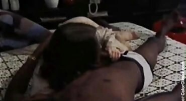 jovem vídeo pornô nua morena recebe três paus empurrados em um burro ao mesmo tempo!