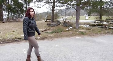 Meninas negras amarraram um homem branco filme pornô mulher pelada e o beijaram!