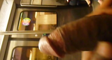 Meninas que metem filme de pornô mulher pelada as mãos no anal 2