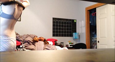 Primeiro anal com vídeo pornô mulher pelada metendo uma beldade novinha magrinha de bunda mole