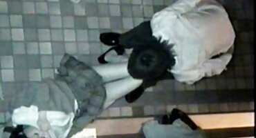 jovem recebe filme de pornô de mulher nua uma porção de esperma